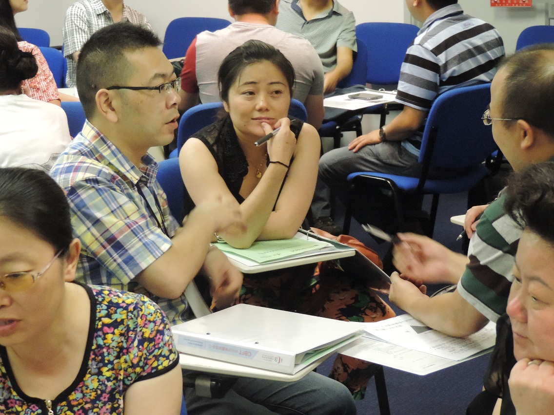 活动教学，学员互相讨论香港与内地的教育比较及教育发展等问题，强化学习绩效。