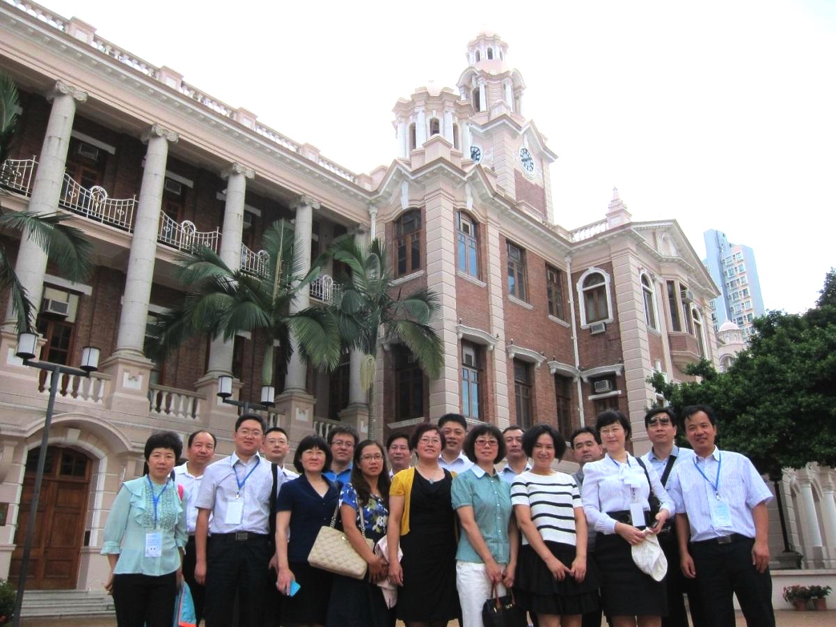 学习之余，不忘参观壮丽的港大校园。