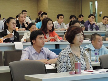 学员认真学习，表现投入，课堂内有良好的学习氛围。 