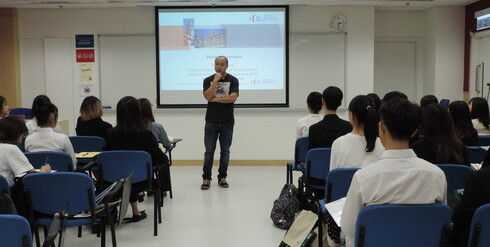 香港大学SPACE课程主任暨高级讲师郑舒宁博士在解释商业创新的重要性。