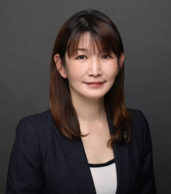 刘彬女士 Ms Amy Lau